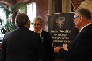 Uhonorowani za zasługi dla województwa wielkopolskiego oraz kultywowanie pamięci Powstania Wielkopolskiego. Fot. Bartosz Kochański