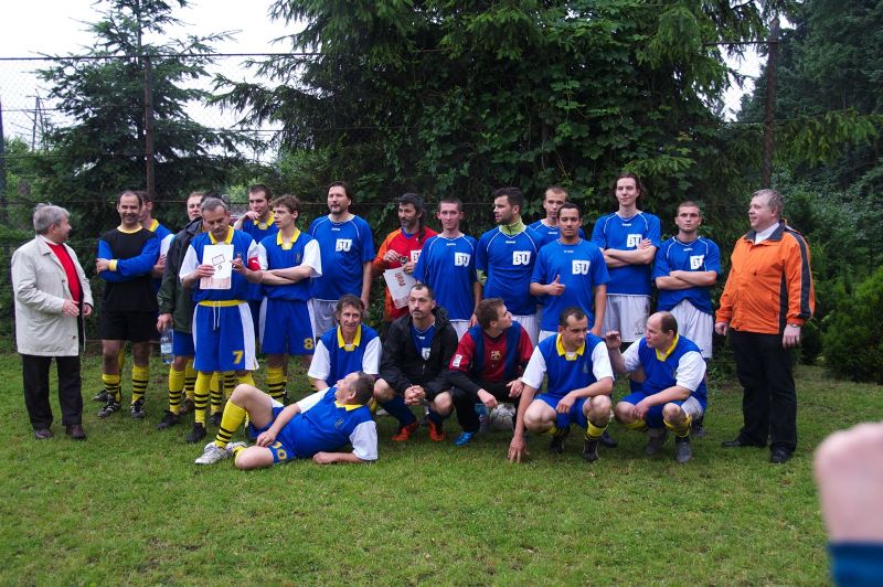 Drużyna Archiwum Archidiecezjalnego w Poznaniu i Biblioteki Uniwersyteckiej UAM wraz z Henrykiem Krystkiem (dyrektorem APP) i ks. Romanem Dworackim (AArch)