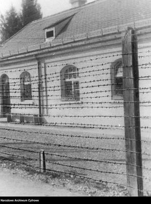 KL Dachau  fragment ogrodzenia. Fot. NAC