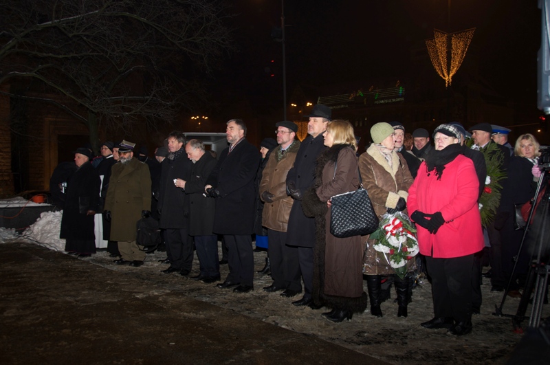 Uroczystości pod pomnikiem