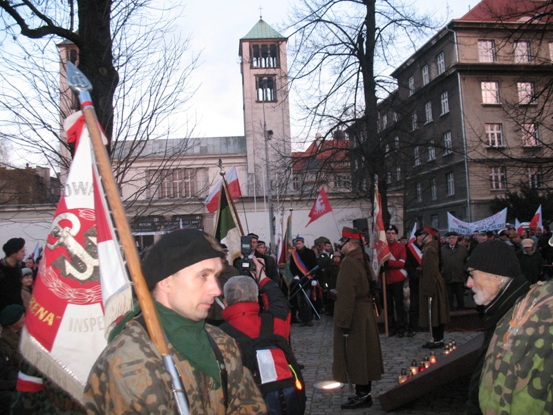 Główne uroczystości w hołdzie Żołnierzom Wyklętym pod pomnikiem Polskiego Państwa Podziemnego i Armii Krajowej