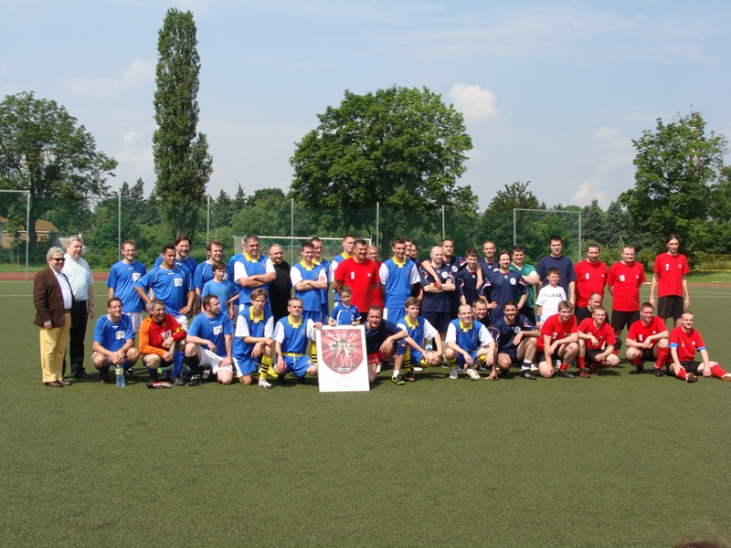 Prezentacja drużyn biorących udział w turnieju, od lewej: Biblioteka Głowna UAM, Archiwum Archidiecezjalne, IPN w Poznaniu, Archiwum Państwowe