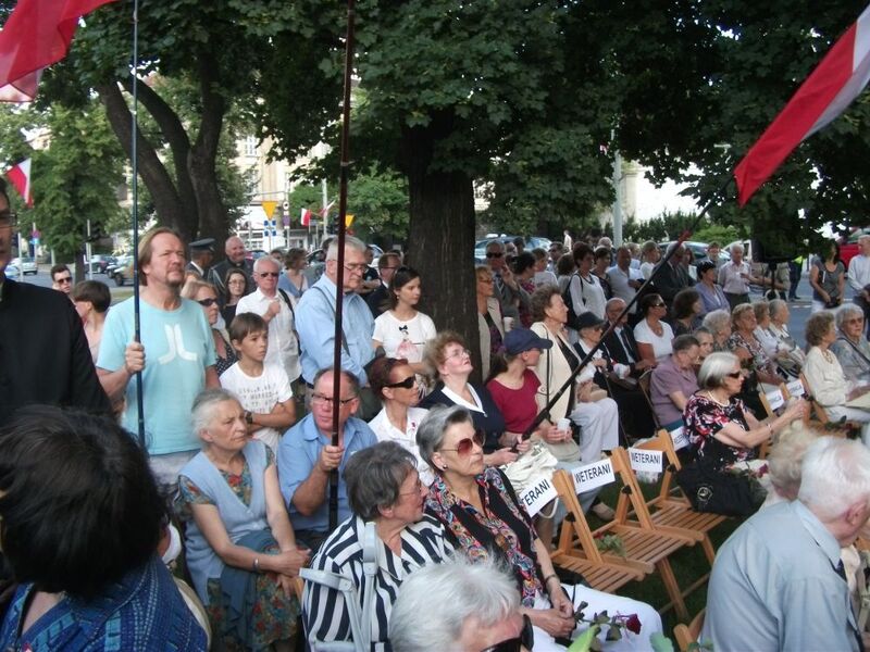 Uroczystości pod pomnikiem Polskiego Państwa Podziemnego i Armii Krajowej w Poznaniu