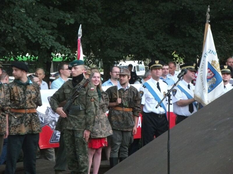 Uroczystości pod pomnikiem Polskiego Państwa Podziemnego i Armii Krajowej w Poznaniu