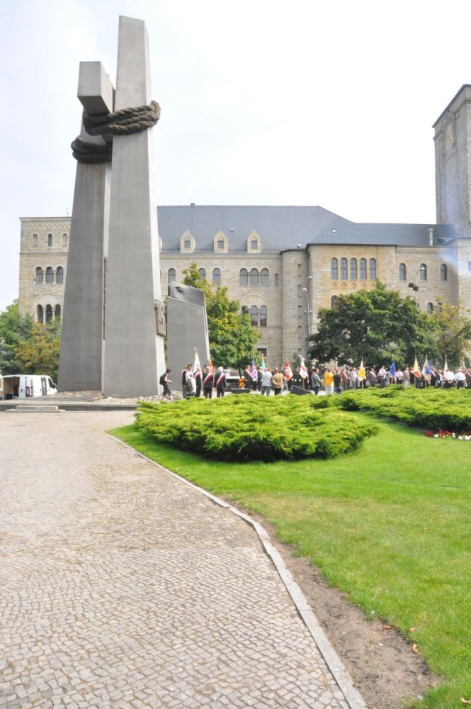 Uroczystość patriotyczna z okazji Dnia Solidarności i Wolności pod pomnikiem Poznańskiego Czerwca 1956