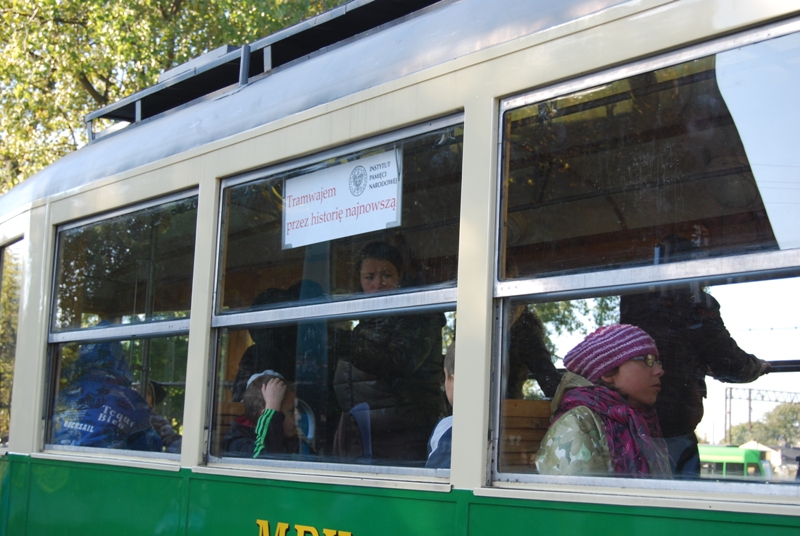 Na wycieczkę tramwajową szlakiem Poznańskiego Czerwca pojechali uczniowie Zespołu Szkół Specjalnych nr 102 w Poznaniu