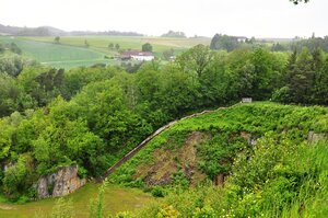 Widok na „schody śmierci” od strony KL Mauthausen. Maj 2019. Fot. Tomasz Cieślak
