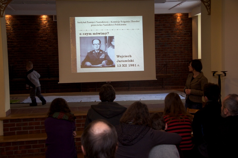 Prelekcja Agnieszki Kołodziejskiej (OBEP Poznań) na temat stanu wojennego i form społecznego oporu