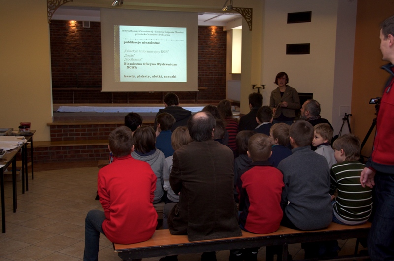 Prelekcja Agnieszki Kołodziejskiej (OBEP Poznań) na temat stanu wojennego i form społecznego oporu