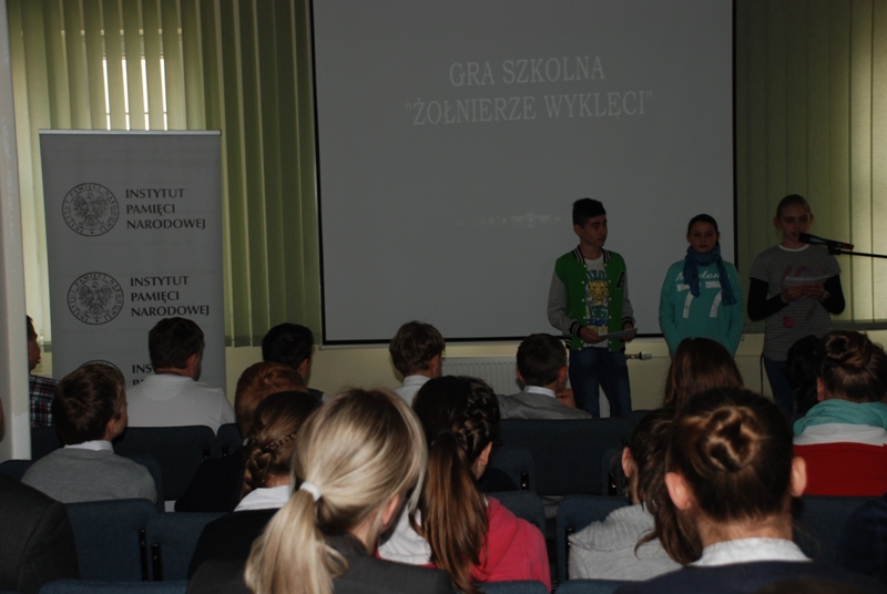 Zwycięska drużyna ze Szkoły Podstawowej w Sowinie Błotnej