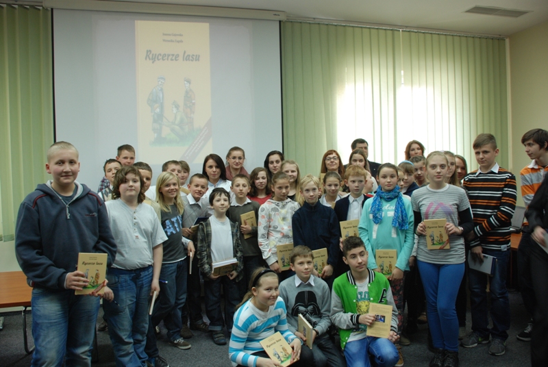 Pamiątkowe zdjęcie wszystkich laureatów projektu