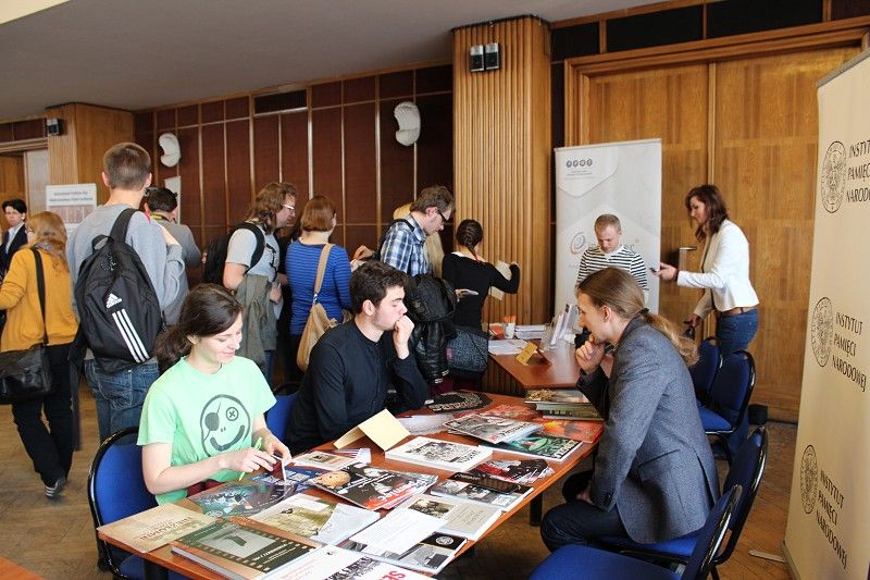 Studenci uczestniczący w „Dniu praktyk i staży