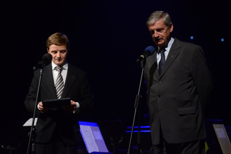 Od lewej: dr Przemysław Kieliszewski – dyrektor Teatru Muzycznego w Poznaniu, Jan Kaczmarek – prezes Fundacji Rozwoju Miasta Poznania (fot.Paweł Miecznik)