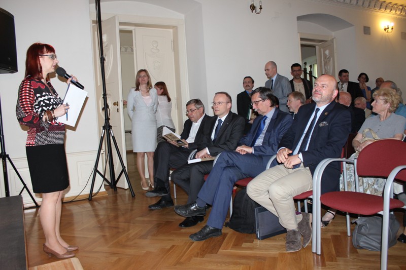 dr Agnieszka Łuczak, naczelnik OBEP w Poznaniu, moderator uroczystości otwarcia Centrum Edukacyjnego IPN w BR