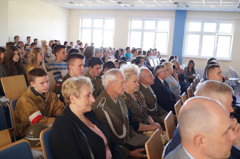 Uroczystość wręczenia dyplomów i nagród w konkursie plastycznym „Barwa i broń żołnierza polskiego w czasie II wojny światowej