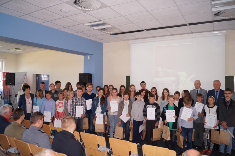 Uroczystość wręczenia dyplomów i nagród w konkursie plastycznym „Barwa i broń żołnierza polskiego w czasie II wojny światowej