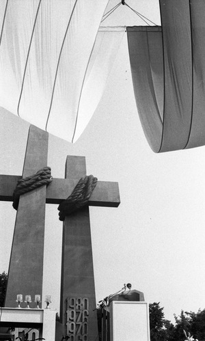 Uroczystość odsłonięcia pomnika Poznańskiego Czerwca 1956 na pl. Mickiewicza, 28 VI 1981 r., fot. J. Kołodziejski