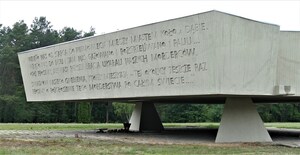 Las Rzuchowski: pomnik z 1964 r.