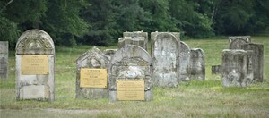Las Rzuchowski: lapidarium macew z dawnego cmentarza żydowskiego w Turku