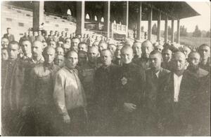 Więźniowie żydowscy w obozie na Stadionie; Źródło zdjęcia: Muzeum Martyrologiczne w Żabikowie