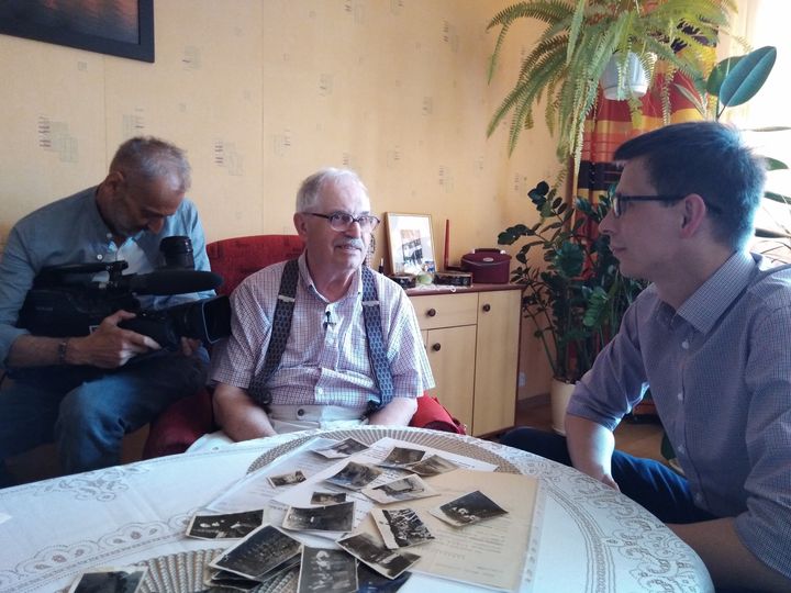 Śp. Roman Bulczyński podczas nagrywania filmu „Dziękuję władzy ludowej”