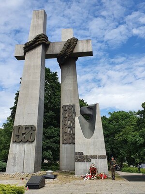 Przemarsz pod Pomnik Ofiar Czerwca 1956