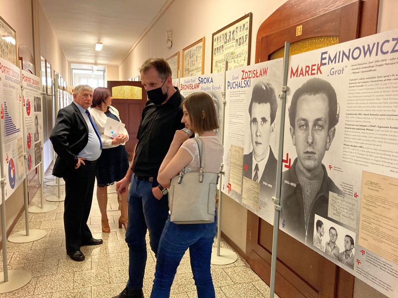 Ekspozycja wystawy IPN o antykomunistycznej konspiracji młodzieżowej