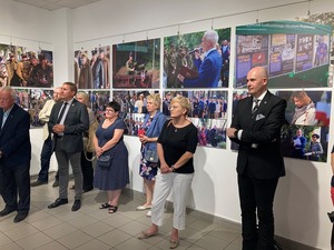 Otwarcie wystawy pt. „Wolsztyńskie Marsze w Fotografii i Rzeźbie” (Fot. Marta Szczesiak-Ślusarek)