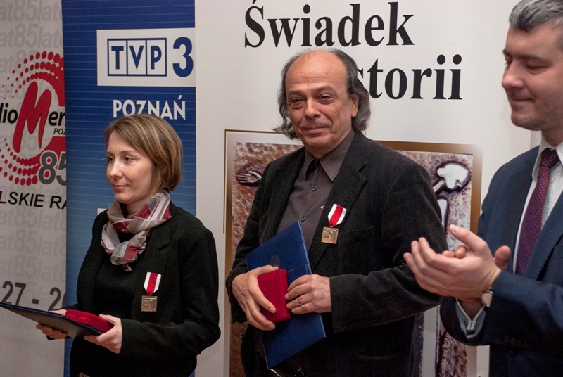 Odznaczony medalem, dyplomem i legitymacją