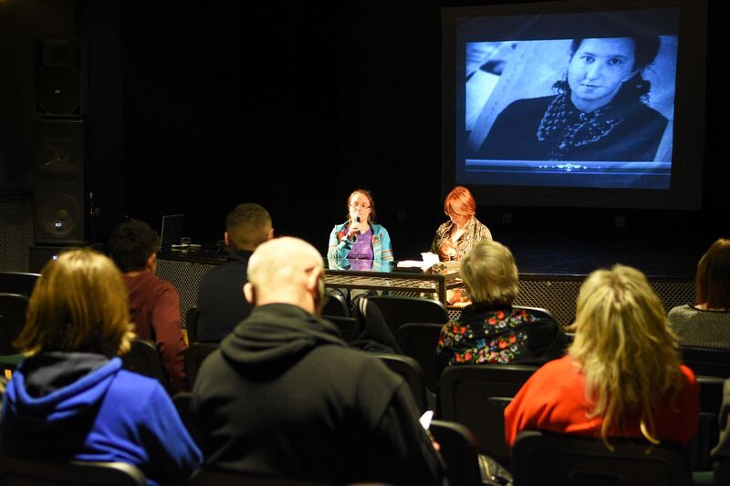 Narodowy Dzień Pamięci Żołnierzy Wyklętych w Gnieźnie. Spotkanie z dr Agnieszką Łuczak i Karoliną Wichowską z IPN, autorką książki „Łączka” 