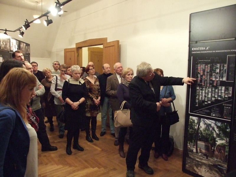 Otwarcie wystawy fotografii Piotra Życieńskiego „Cum tacent, clamant” w Muzeum Regionalnym w Jarocinie. Po wystawie oprowadza Piotr Życieński 