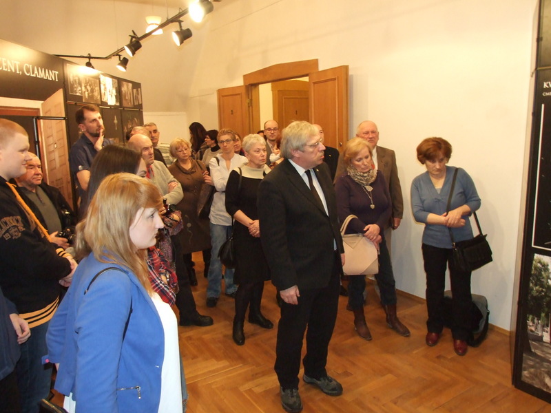 Otwarcie wystawy fotografii Piotra Życieńskiego „Cum tacent, clamant” w Muzeum Regionalnym w Jarocinie. Po wystawie oprowadza Piotr Życieński 