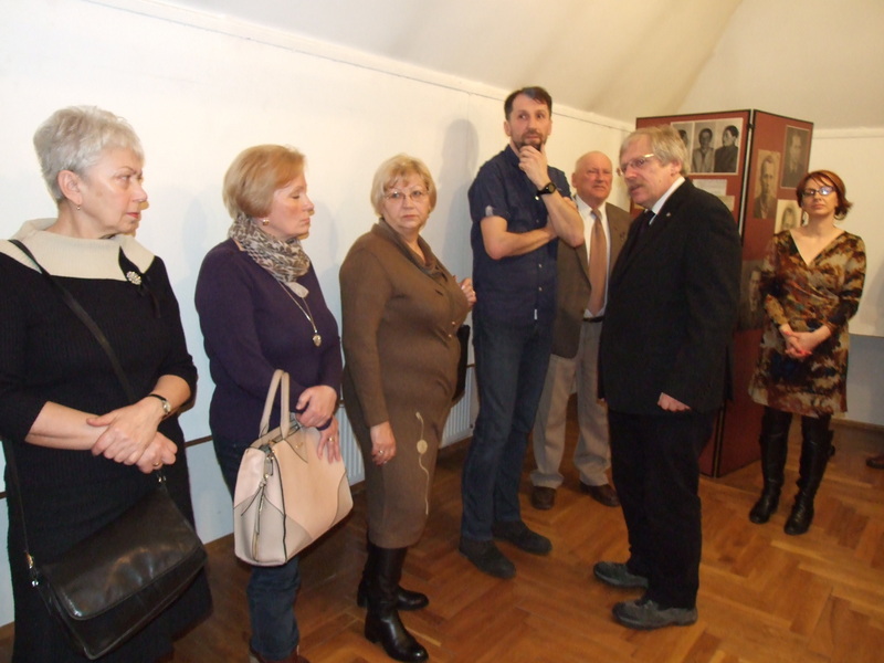 Otwarcie wystawy fotografii Piotra Życieńskiego „Cum tacent, clamant” w Muzeum Regionalnym w Jarocinie. Po wystawie oprowadza Piotr Życieński 