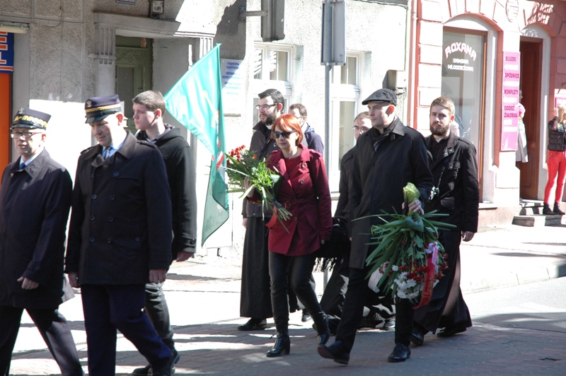 II Marsz Katyński w Wolsztynie. Delegacja IPN Oddział w Poznaniu w składzie: dr Rafał Reczek, dyrektor oddziału, dr Agnieszka Łuczak, naczelnik Oddziałowego Biura Edukacji Publicznej 
