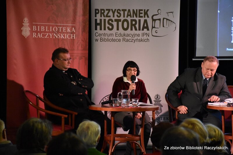Dyskusja wokół publikacji IPN „Drezdeński szafot” w Centrum Edukacyjnym IPN „Przystanek Historia” w Bibliotece Raczyńskich. Na zdj. od lewej: ks. dr Jarosław Wąsowicz SDB, Aleksandra Pietrowicz i prof. dr hab. Bogdan Chrzanowski
