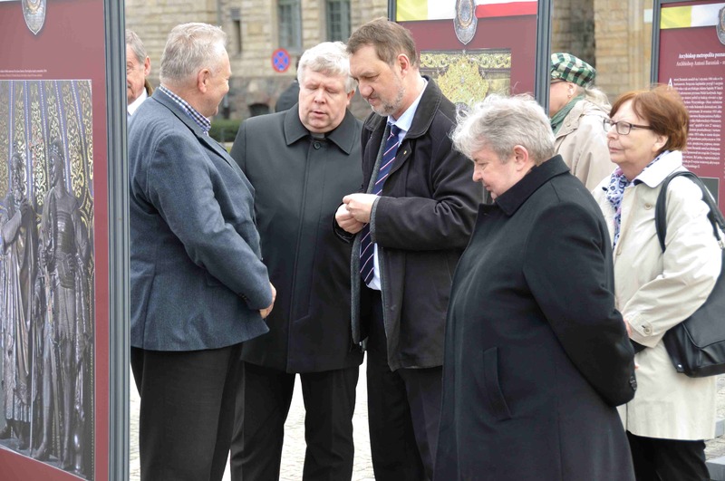 Otwarcie wystawy „Sacrum Poloniae Millennium” na placu Mickiewicza w Poznaniu  