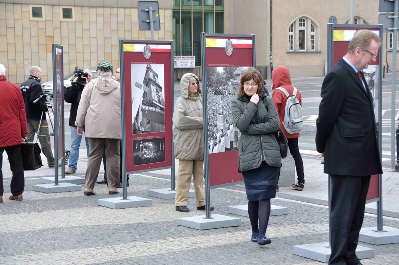 Otwarcie wystawy „Sacrum Poloniae Millennium” na placu Mickiewicza w Poznaniu  