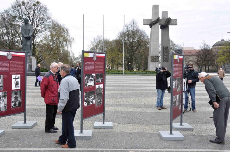 Otwarcie wystawy „Sacrum Poloniae Millennium” na placu Mickiewicza w Poznaniu  