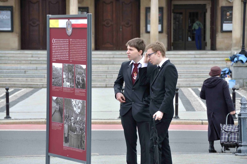 Otwarcie wystawy „Sacrum Poloniae Millennium” na placu Mickiewicza w Poznaniu  