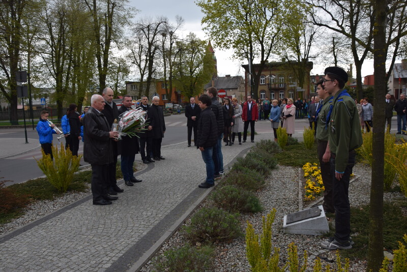 Uroczystość patriotyczna „Grodziska pamięć o Katyniu” pod Pomnikiem Wdzięczności 