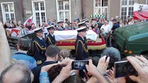 Delegacja poznańskiego Oddziału IPN na uroczystościach pogrzebowych „Inki” i „Zagończyka”