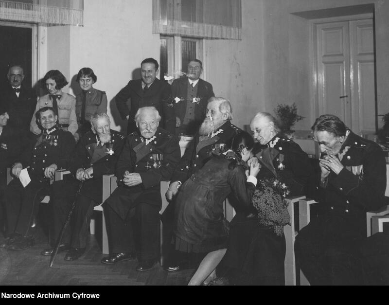 Spotkanie dzieci z weteranami zorganizowane przez Rodzinę Wojskową, Warszawa 1935 r. (NAC)