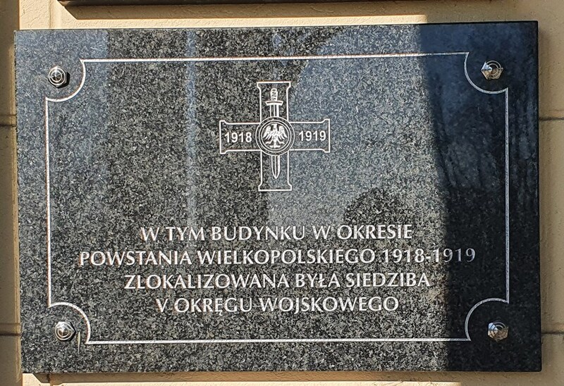 Zabytkowy dwór w parku miejskim, w którego wnętrzach podczas powstania znajdowała się siedziba V okręgu wojskowego.