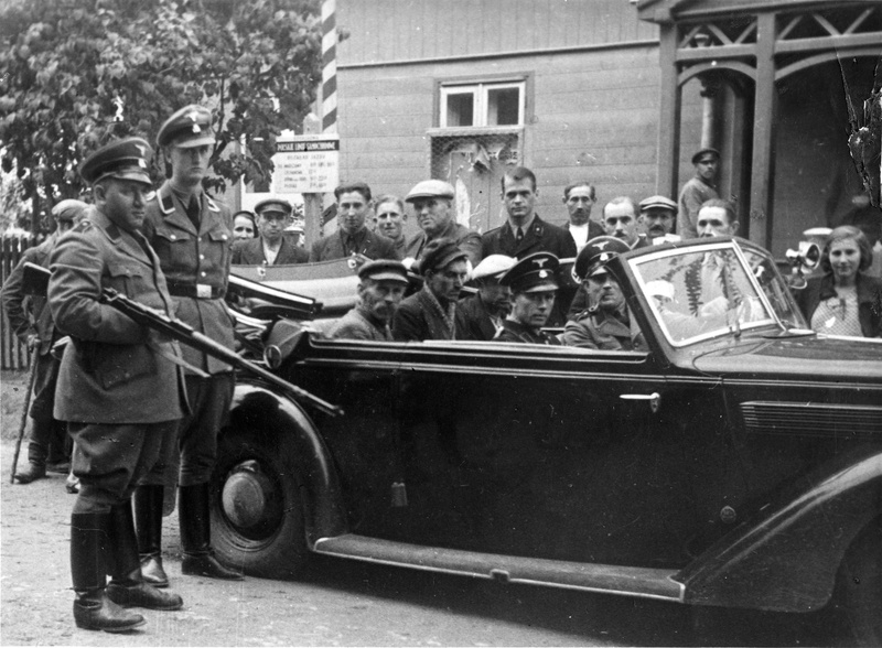 1. Funkcjonariusze Einsatzgruppe V. Ze zbiorów IPN