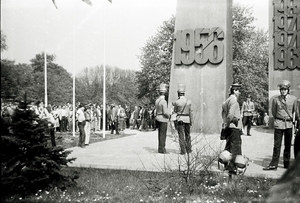 Demonstracja społeczna i blokada ZOMO, Poznańskie Krzyże (Pomnik Poznańskiego Czerwca 1956), 1 maja 1983 r. Fot. Jan Kołodziejski