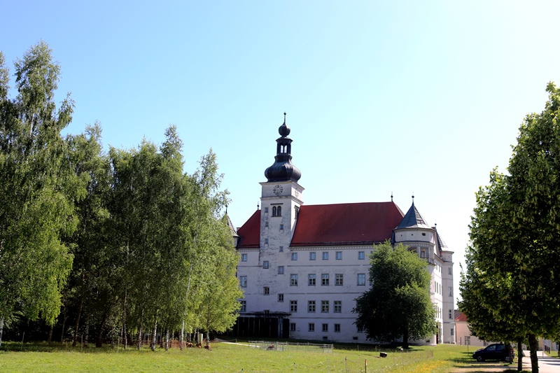 Wyjazd Pamięci do Górnej Austrii 2022. Wizyta w Zamku Śmierci Hartheim.