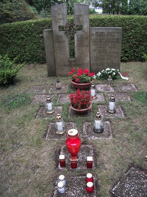 Symboliczny grób na cmentarzu katolickim w Dreźnie (zb. Rafał Sierchuła).