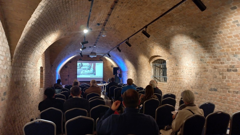 Przemawia dr Sławomir Józefiak, Urząd Wojewódzki w Poznaniu