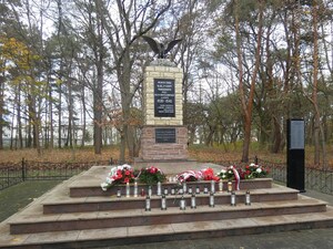 Odsłonięcie tablicy z nazwiskami zidentyfikowanych ofiar zbrodni niemieckiej z 10 listopada 1939 r. – Konin, 10 listopada 2022