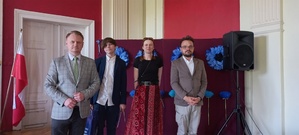 Laureat konkursu Sergiusz Hojeński (drugi od lewej). Fot. Julia Kilanowska